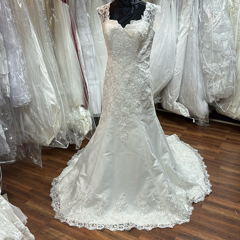 SPARKLY WEDDING DRESS